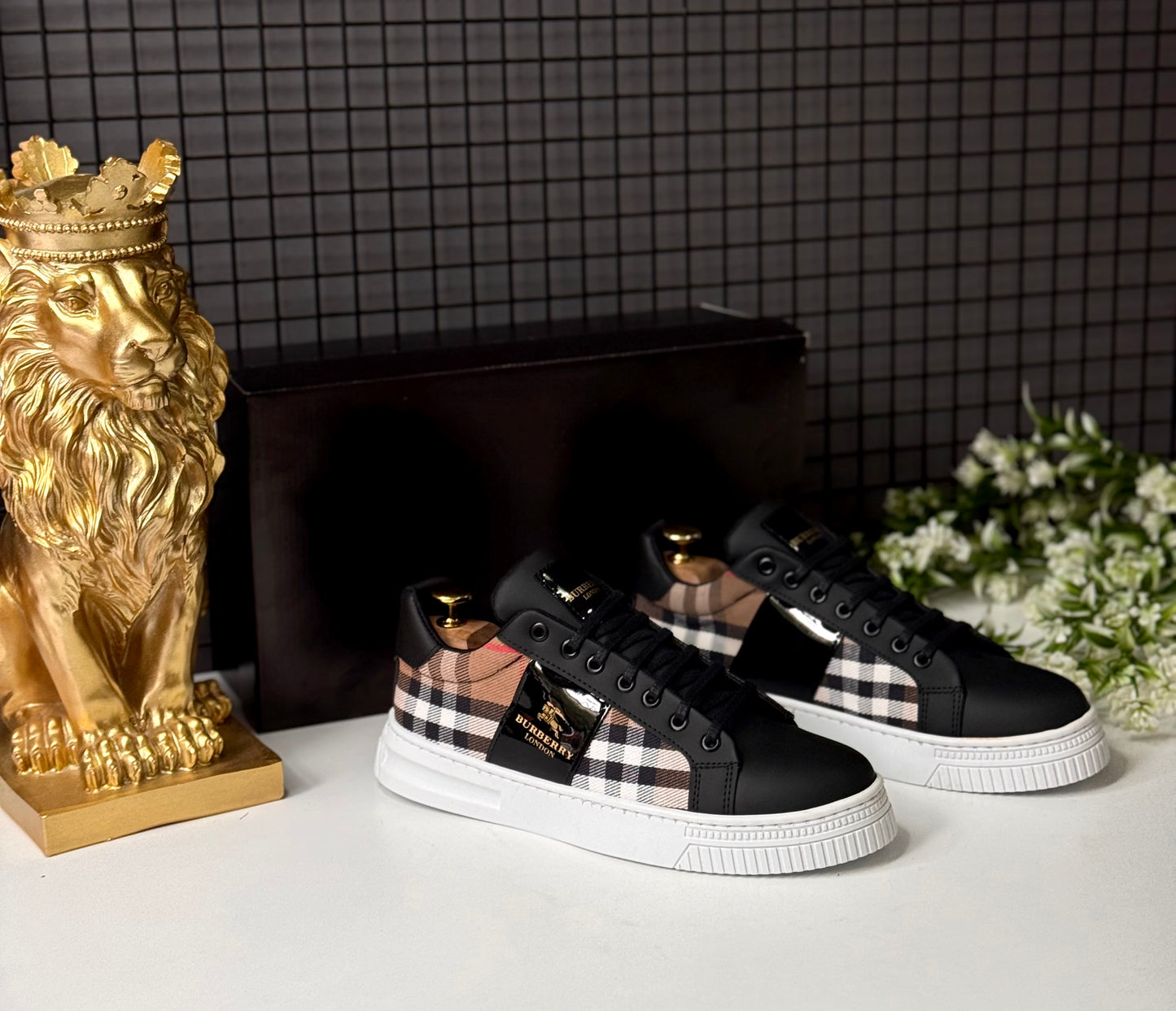 Burberry Erkek Sneaker – Siyah Beyaz
